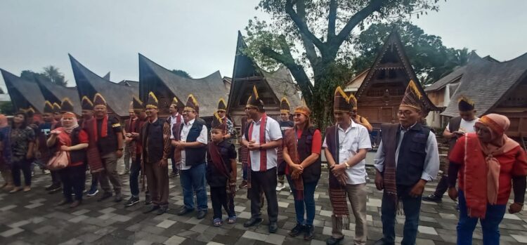 Ekspedisi Toba- HPN 2023: Dua Pengurus SMSI Sumut Ditambali Marga Batak
